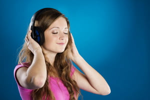 graphicstock-attractive-teenage-girl-with-headphones-on-blue-background-she-is-listening-music_S0Q00xB3Z-_thumb.jpg